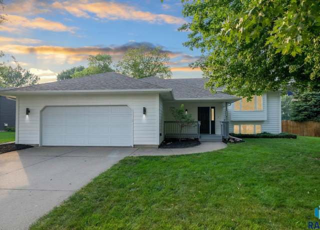 Property at 1000 E Maywood St, Brandon, SD 57005, 4 beds, 2 baths