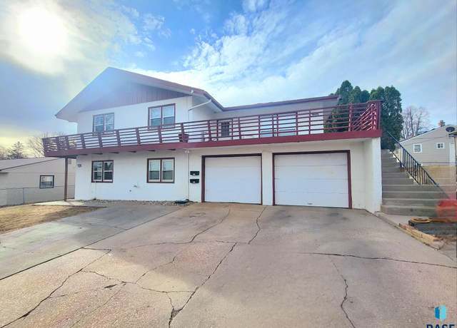 Property at 3605 E St St, Sioux Falls, SD 57103, 4 beds, 2 baths