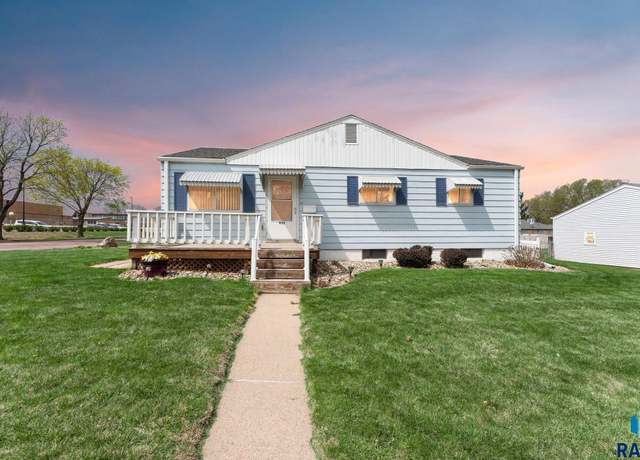 Property at 933 Bahnson Ave, Sioux Falls, SD 57103-2927, 3 beds, 1 bath