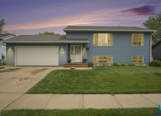 Property at 6204 W Jordan Dr, Sioux Falls, SD 57106, 4 beds, 2 baths