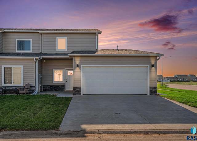 Property at 5401 S Teskey Pl, Sioux Falls, SD 57108, 3 beds, 2.5 baths