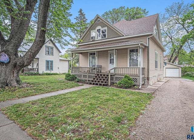 Property at 320 N Broadway St, Canton, SD 57013, 4 beds, 2 baths