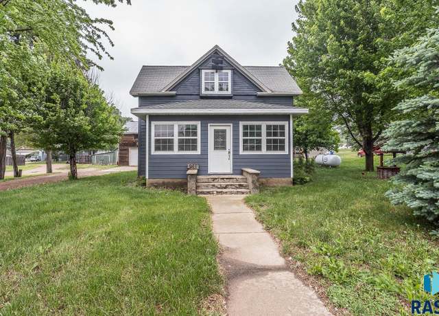 Property at 136 E Main St, Irene, SD 57037, 3 beds, 1 bath