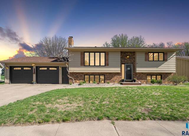 Property at 4108 E 23rd St, Sioux Falls, SD 57103, 4 beds, 3 baths