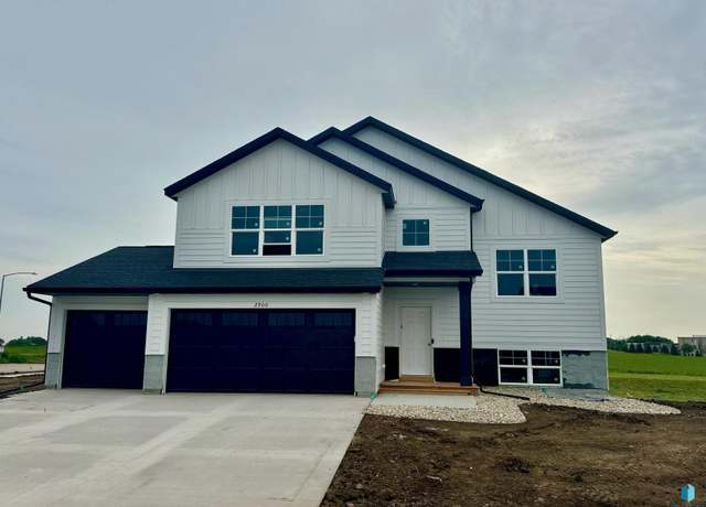Property at 2900 S Copper Creek Ave, Sioux Falls, SD 57110, 5 beds, 3 baths