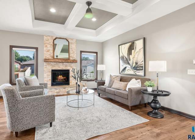 Property at 5012 E Cattail Dr, Sioux Falls, SD 57110, 5 beds, 3 baths