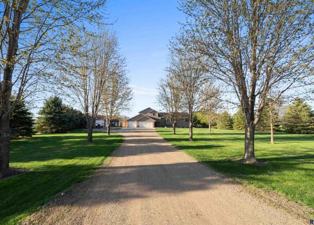 Property at 47908 Oak Ridge Pl, Harrisburg, SD 57032, 5 beds, 4 baths