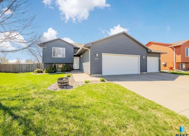 Property at 5909 S Dublin Ave, Sioux Falls, SD 57106, 3 beds, 2 baths