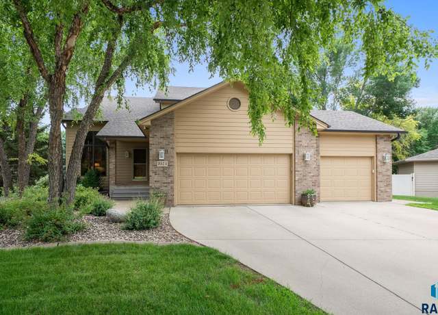 Property at 3524 S Grace Cir, Sioux Falls, SD 57103, 5 beds, 3.5 baths