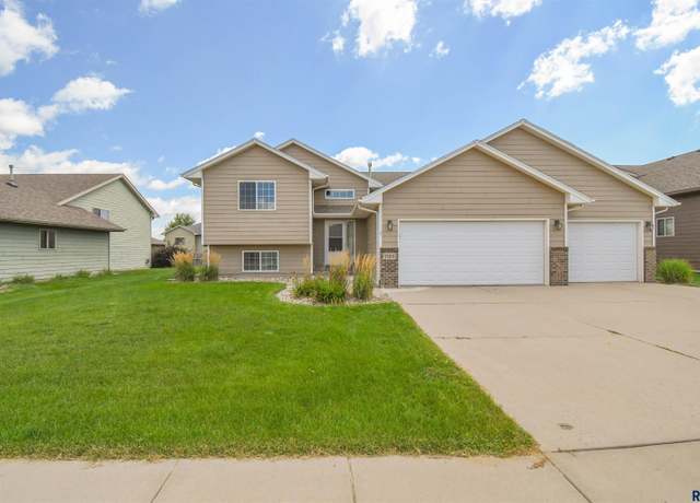 Property at 5300 S Sirocco Ave, Sioux Falls, SD 57108, 4 beds, 3 baths