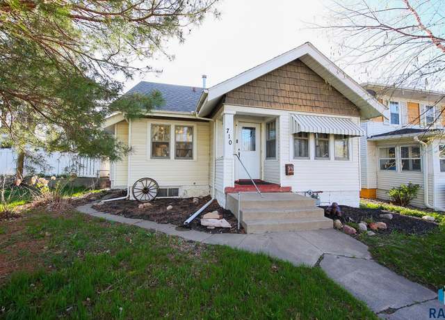 Property at 710 S Grange Ave, Sioux Falls, SD 57104, 4 beds, 2 baths