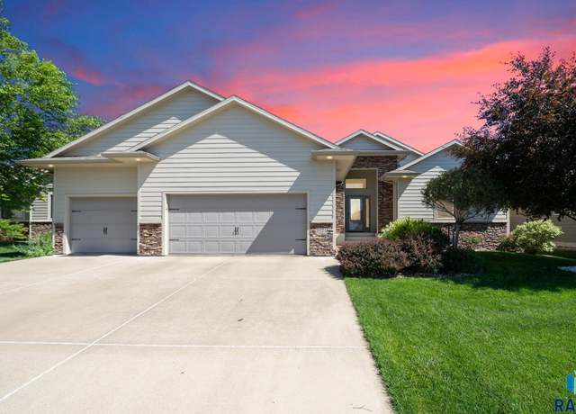 Property at 3724 E 52nd St, Sioux Falls, SD 57103, 5 beds, 3 baths
