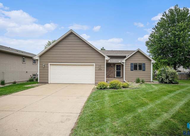 Property at 2404 S Oxford Cir, Sioux Falls, SD 57106, 3 beds, 2 baths