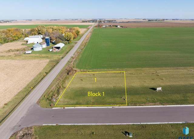 Property at 1301 Castle St, Larchwood, IA 51241