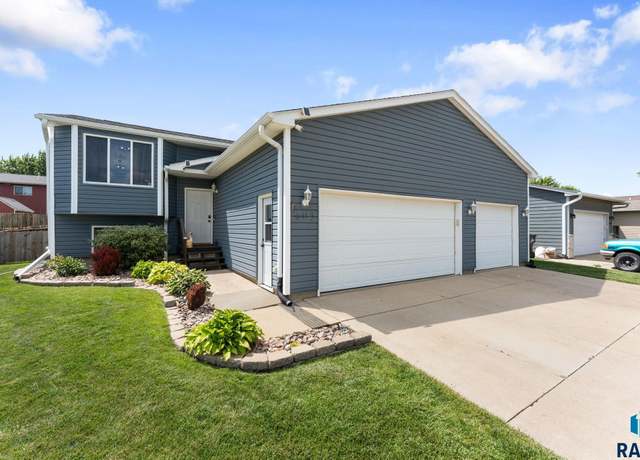 Property at 605 S Whitewood Ave, Sioux Falls, SD 57106, 3 beds, 2 baths