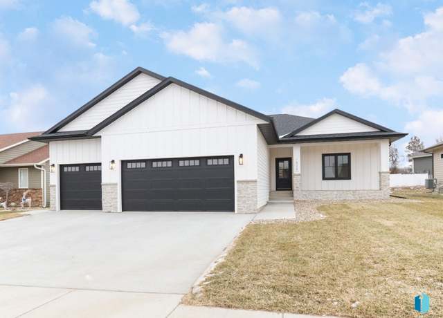 Property at 1520 E Birch St, Brandon, SD 57005, 5 beds, 3 baths