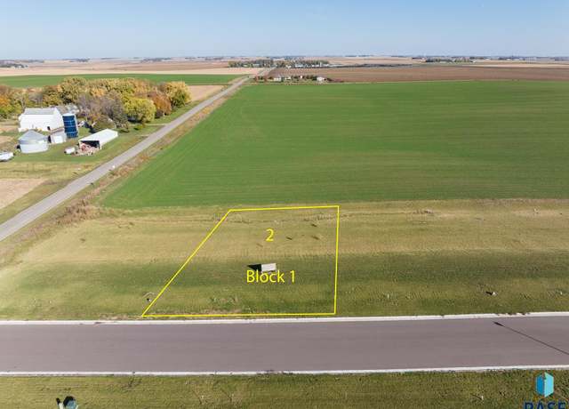 Property at 1303 Castle St, Larchwood, IA 51241