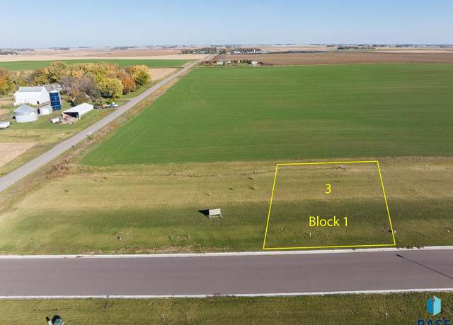 Property at 1305 Castle St, Larchwood, IA 51241