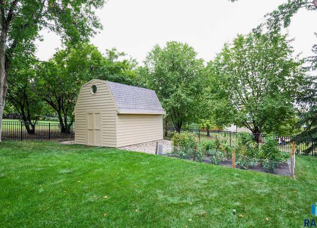 Photo of 5900 W Coughran Ct, Sioux Falls, SD 57106