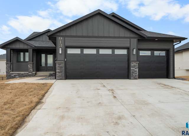 Property at 913 N Sylvan Dr, Sioux Falls, SD 57110, 5 beds, 3 baths