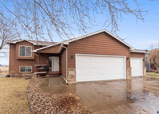 Property at 512 N Dubuque Ave, Sioux Falls, SD 57110, 4 beds, 2 baths