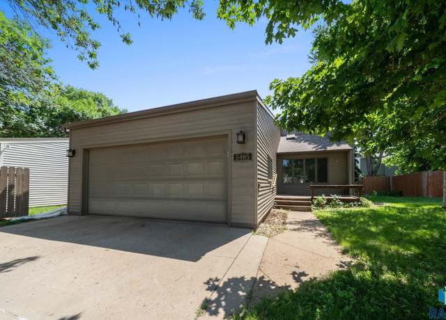Property at 5405 W Chelsea Dr, Sioux Falls, SD 57106, 3 beds, 2 baths