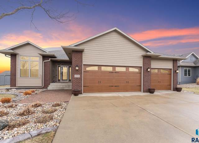 Property at 1003 E Walnut St, Harrisburg, SD 57032, 4 beds, 3 baths