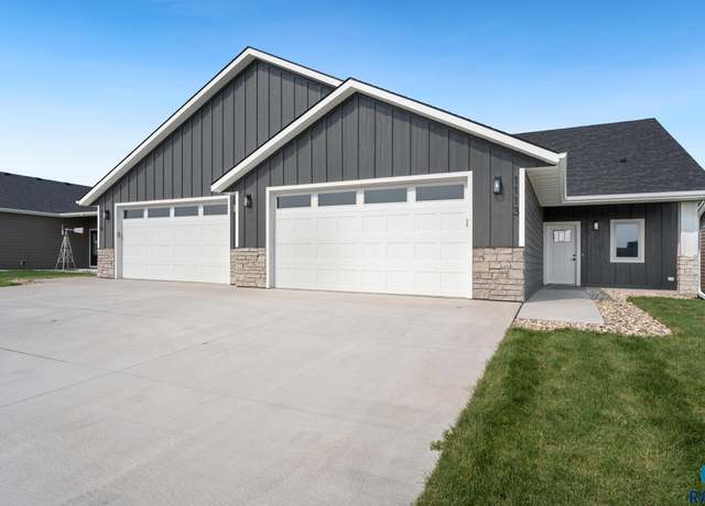 Property at 1113 S Foss Ave, Sioux Falls, SD 57110, 4 beds, 3 baths