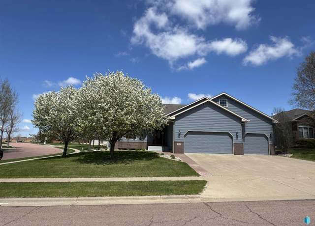 Property at 812 W Quail Creek Cir, Sioux Falls, SD 57108, 3 beds, 3.5 baths