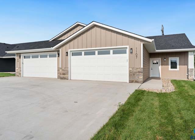 Property at 1109 S Foss Ave, Sioux Falls, SD 57110, 4 beds, 3 baths