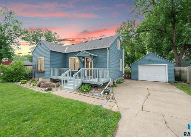 Property at 308 W 5th Ave, Lennox, SD 57039, 4 beds, 2 baths