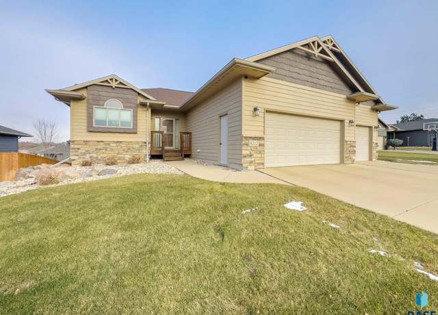 Property at 8212 E Willow Glen Cir, Sioux Falls, SD 57110, 4 beds, 3 baths
