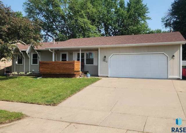 Property at 3912 Ronning Dr, Sioux Falls, SD 57103, 4 beds, 2 baths