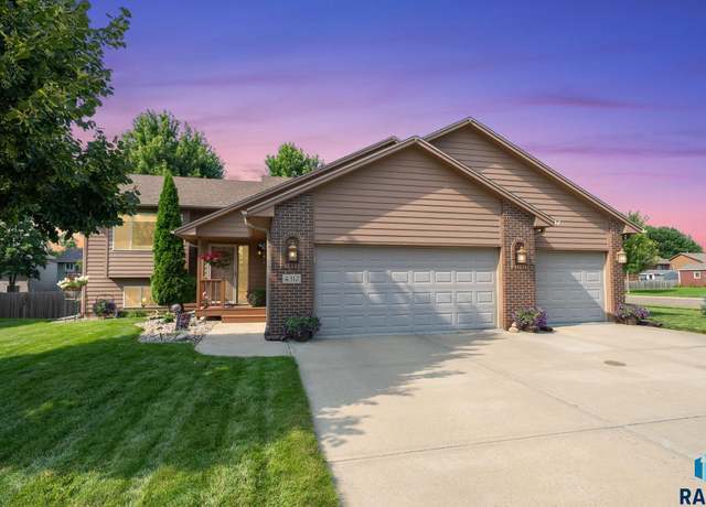 Property at 4312 E 38th St, Sioux Falls, SD 57103, 5 beds, 3 baths