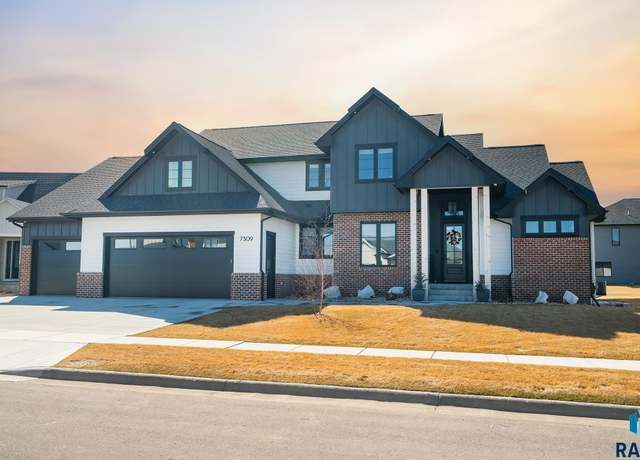 Property at 7309 E Gray Eagle Cir, Sioux Falls, SD 57110, 6 beds, 5 baths