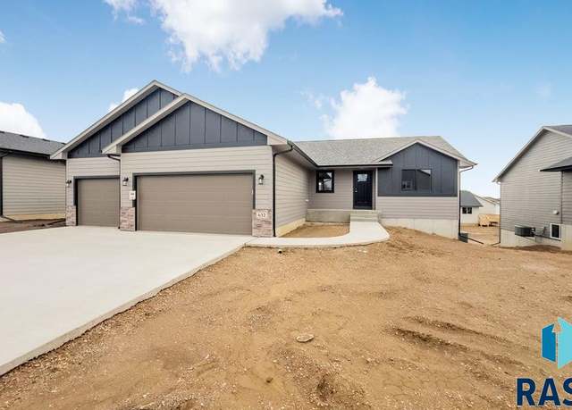 Property at 632 N YANKEE Ave, Sioux Falls, SD 57110, 3 beds, 2 baths