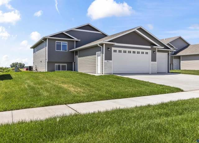 Property at 911 Birch St, Harrisburg, SD 57032, 5 beds, 3 baths