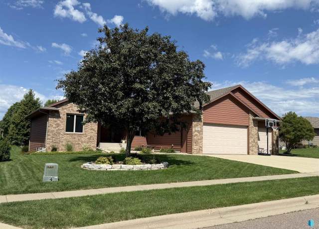 Property at 4321 S Buttercup Trl, Sioux Falls, SD 57110, 5 beds, 3 baths