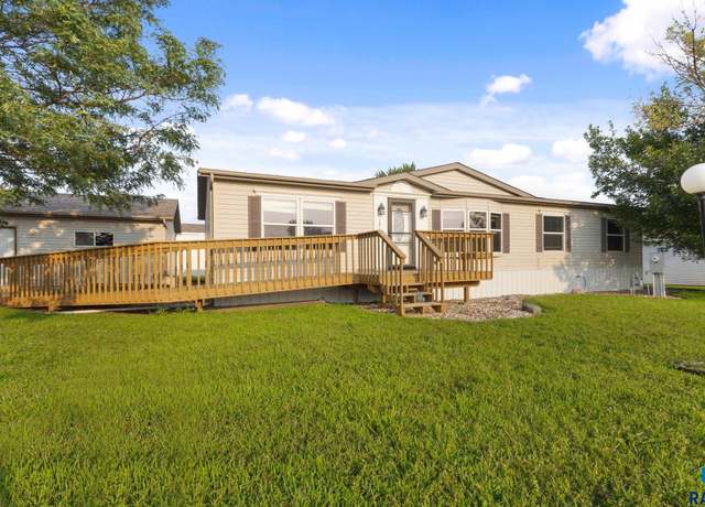 Property at 1206 N Violet Pl, Sioux Falls, SD 57103, 3 beds, 2 baths