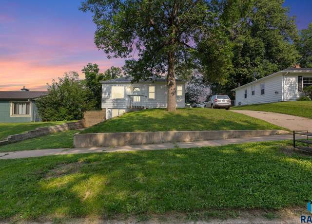 Property at 804 S Hawthorne Ave, Sioux Falls, SD 57104, 3 beds, 1 bath