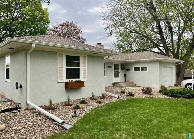 Property at 1908 S Lincoln Ave, Sioux Falls, SD 57105, 3 beds, 2 baths