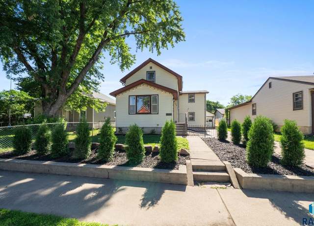 Property at 520 N Franklin Ave, Sioux Falls, SD 57103, 3 beds, 2 baths