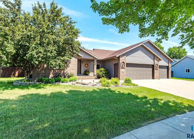 Property at 216 W Mountain Ash St, Brandon, SD 57005, 6 beds, 3 baths