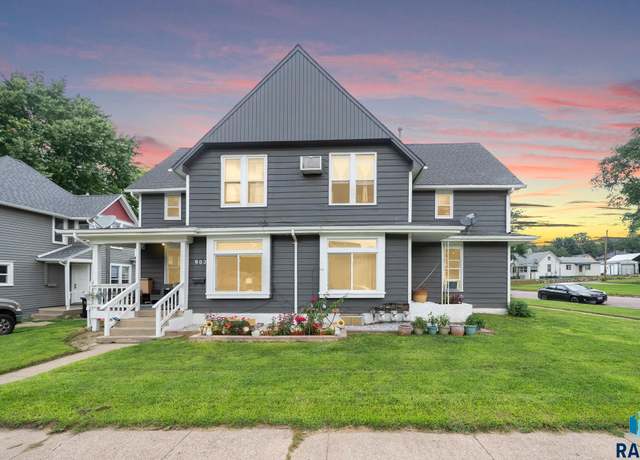 Property at 902 W 8th St #3, Sioux Falls, SD 57104, 5 beds, 3.5 baths