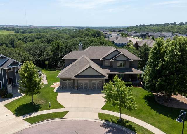 Property at 9005 E Torrey Pine Cir, Sioux Falls, SD 57110, 5 beds, 3.5 baths