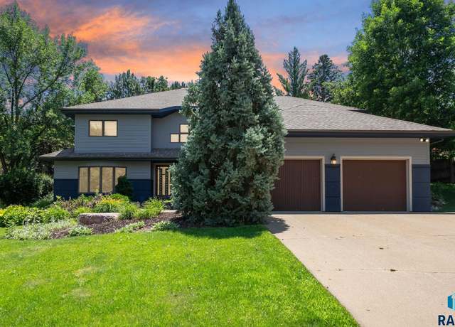 Property at 3132 W Spruceleigh Ln, Sioux Falls, SD 57105, 5 beds, 4.5 baths