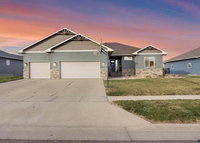 Property at 7808 W Noah Cir, Sioux Falls, SD 57106, 5 beds, 3 baths