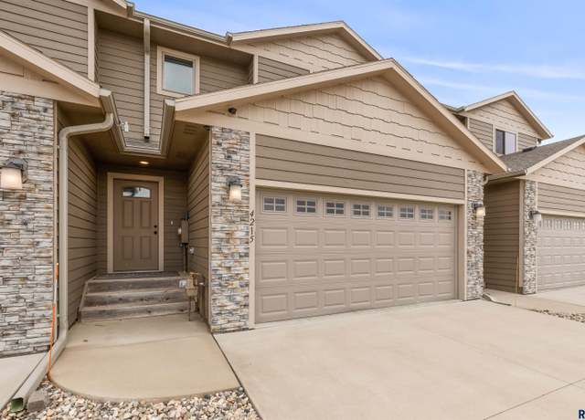 Property at 4215 N Knob Hill Ct, Sioux Falls, SD 57107, 4 beds, 3.5 baths
