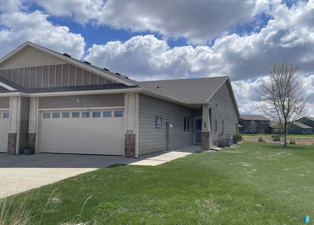Property at 809 E El Dorado Ct, Sioux Falls, SD 57108, 2 beds, 2 baths