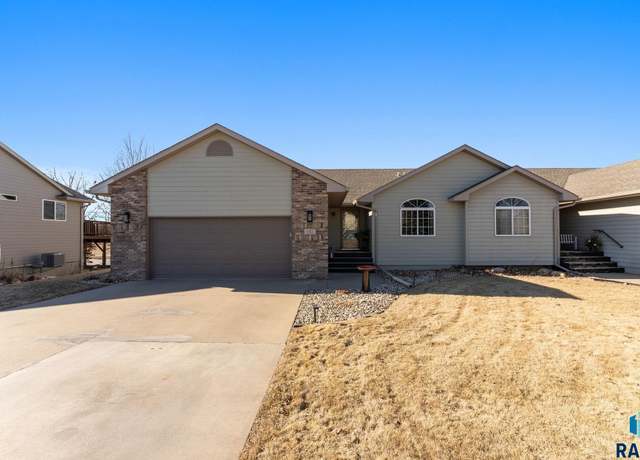 Property at 142 W Doral Ct, Sioux Falls, SD 57108, 4 beds, 3 baths